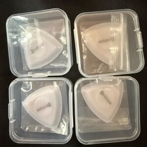 New Set of 4 Light Up Guitar Picks 2 Purple 2 Green in Plastic Storage Cases